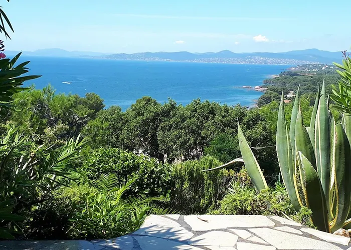 Duplex, Vue Panoramique Sur La Méditerranée, Piscine, Garage *