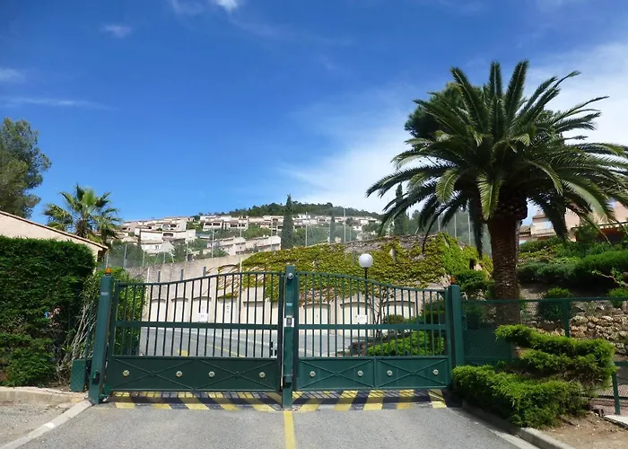 Duplex, Vue Panoramique Sur La Mediterranee, Piscine, Garage *