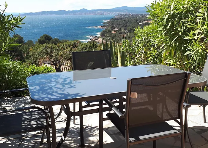 Appartement Duplex, Vue Panoramique Sur La Méditerranée, Piscine, Garage *