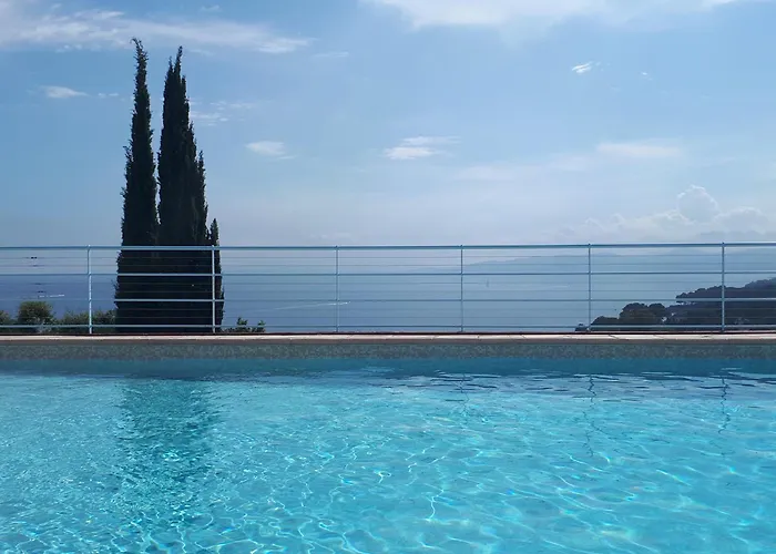 Duplex, Vue Panoramique Sur La Méditerranée, Piscine, Garage