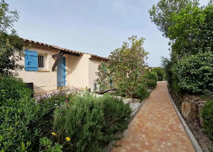 Duplex, Vue Panoramique Sur La Méditerranée, Piscine, Garage